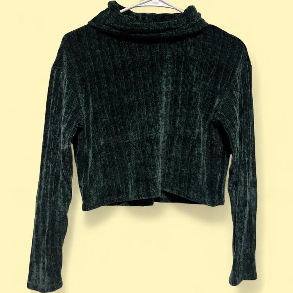 Green velvet cropped turtleneck sweater